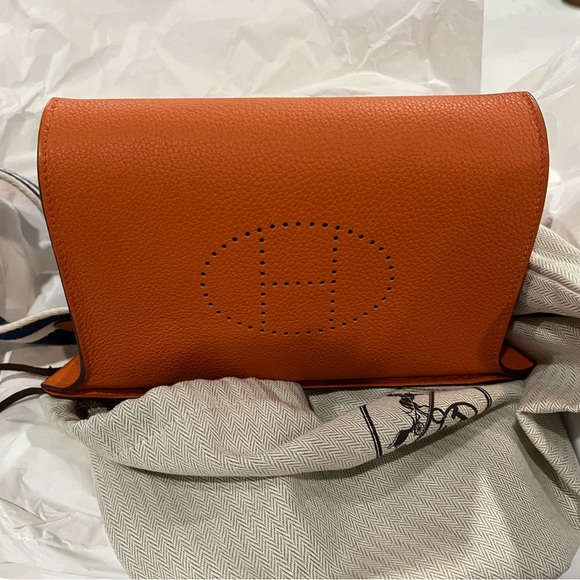 Hermes Vide Pouches Togo Calfskin purse. Orange with blue/white stripe strap - Picture 13 of 15